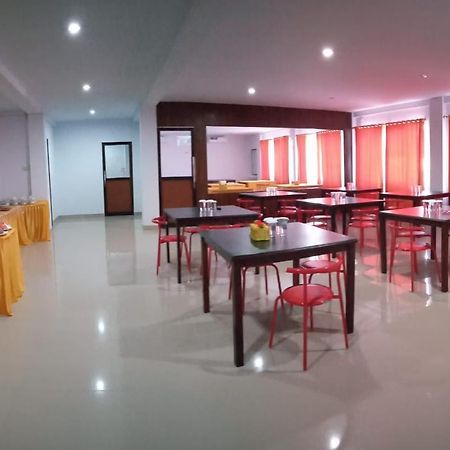Hotel Meganita Mamuju 外观 照片
