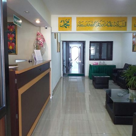 Hotel Meganita Mamuju 外观 照片