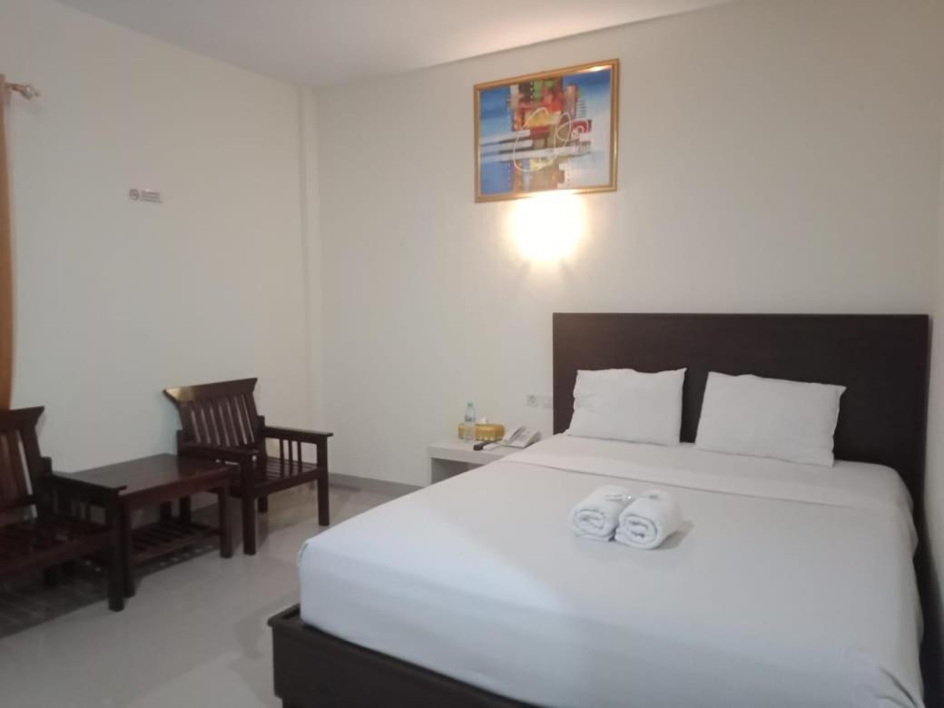 Hotel Meganita Mamuju 外观 照片