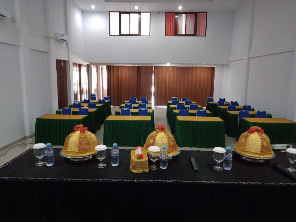 Hotel Meganita Mamuju 外观 照片