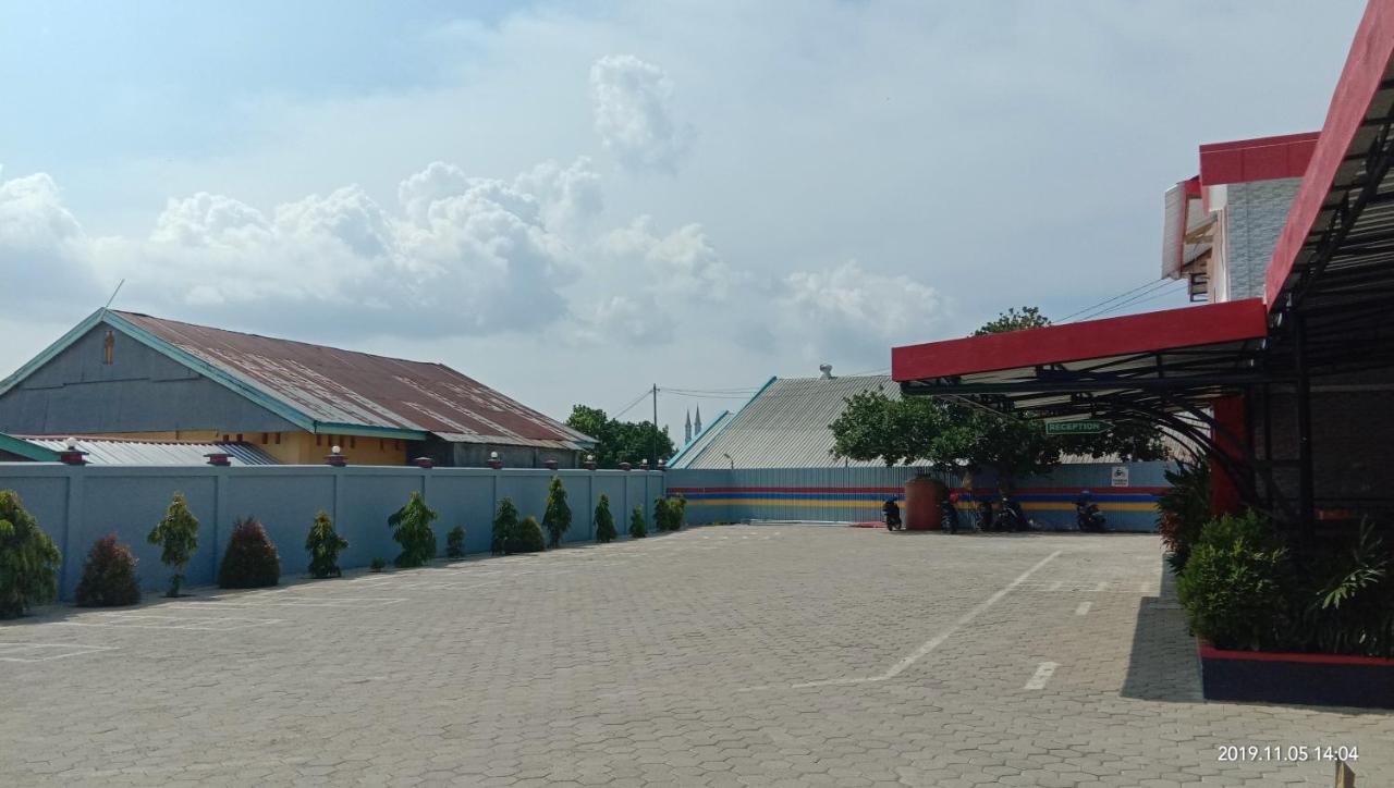 Hotel Meganita Mamuju 外观 照片
