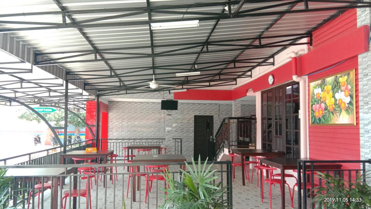 Hotel Meganita Mamuju 外观 照片