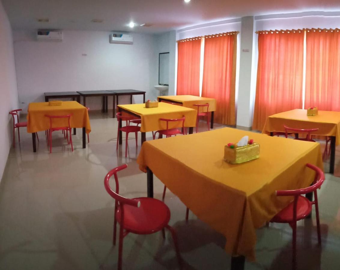 Hotel Meganita Mamuju 外观 照片