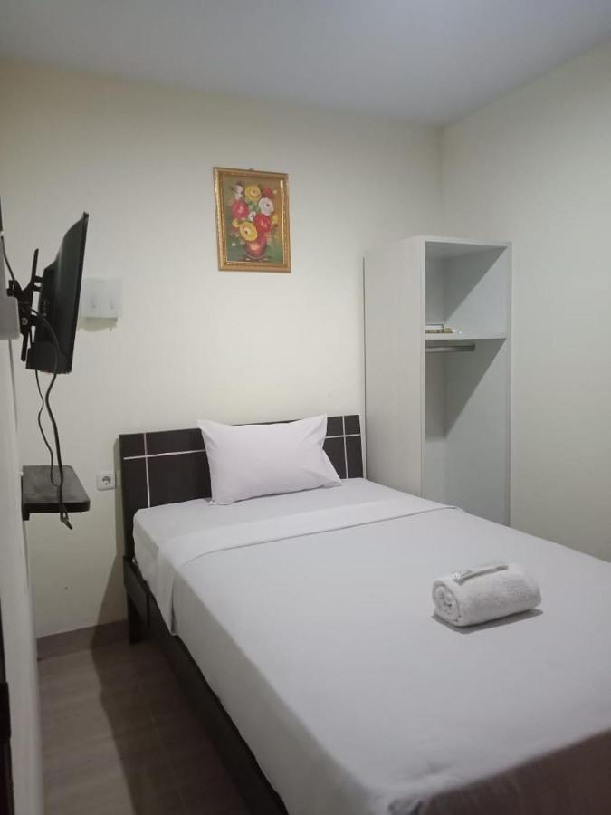 Hotel Meganita Mamuju 外观 照片