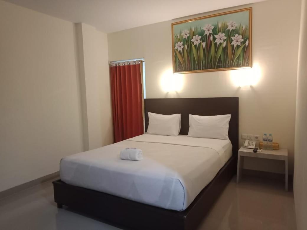 Hotel Meganita Mamuju 外观 照片